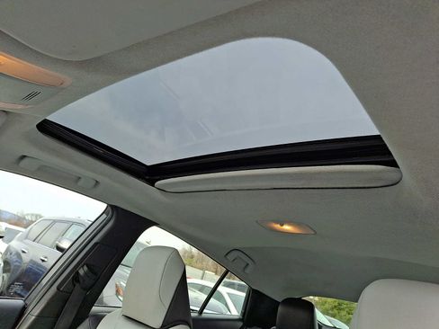 Used 2016 Toyota Prius Four image 9