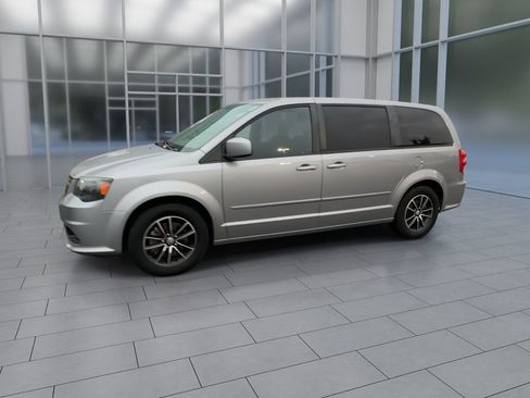 Used 2016 Dodge Grand Caravan SE FWD image 5