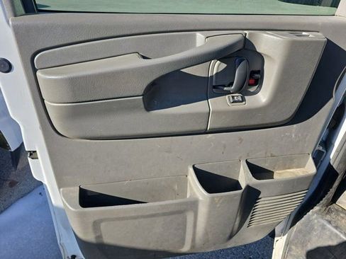 Used 2014 Chevrolet Express 2500 image 12