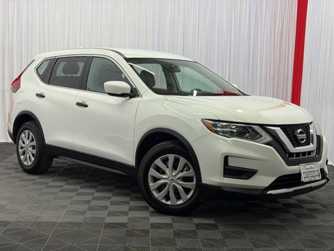 Used 2017 Nissan Rogue S image 2