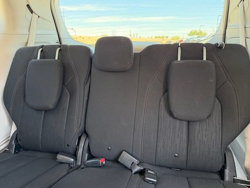 Used 2019 Chrysler Pacifica Touring Plus w/ Tire & Wheel Group FWD image 8