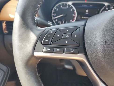Used 2025 Nissan Sentra SV w/ SV Premium Package FWD image 19