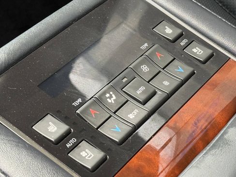 Used 2017 Lexus LX 570 4WD w/ Luxury Package image 19