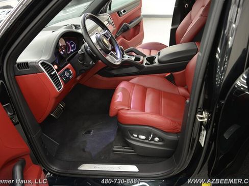 Used 2021 Porsche Cayenne S AWD/4WD image 17