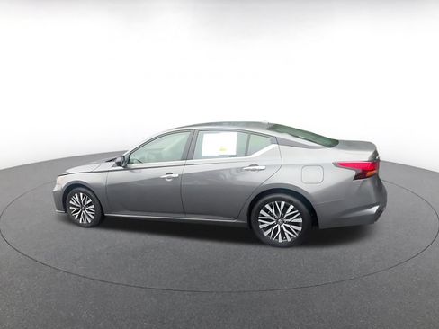 Used 2025 Nissan Altima 2.5 SV FWD image 10