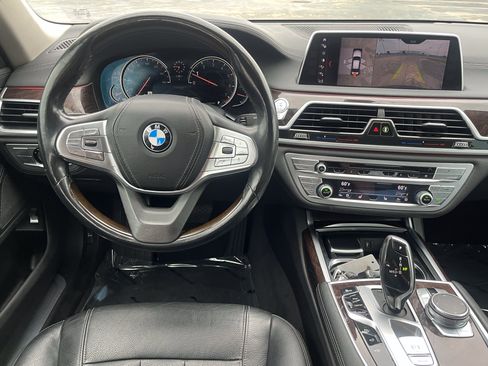 Used 2018 BMW 740i RWD image 17