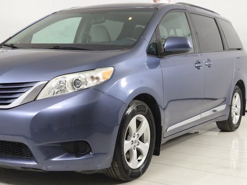 Used 2016 Toyota Sienna LE image 50