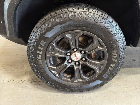 Used 2023 GMC Canyon Elevation w/ Elevation Premium Package image 9