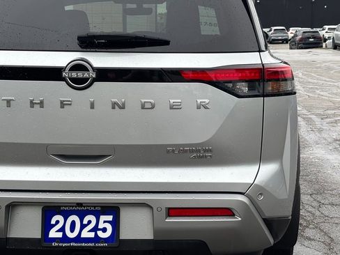 Used 2025 Nissan Pathfinder Platinum AWD/4WD image 5