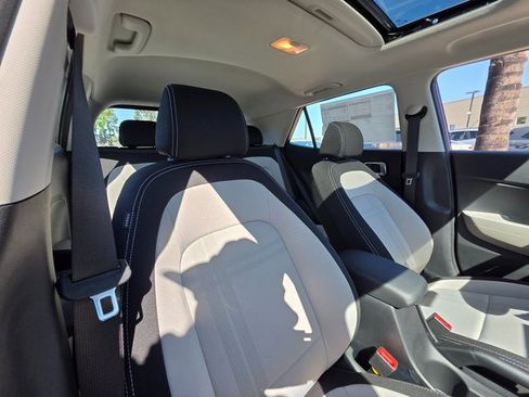 New 2025 Hyundai Venue SEL image 11