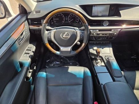 Used 2014 Lexus ES 350 w/ Luxury Package FWD image 6