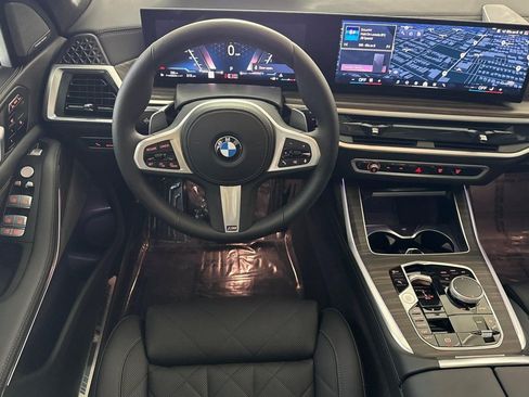 Used 2025 BMW X7 xDrive40i w/ M Sport Package AWD/4WD image 31
