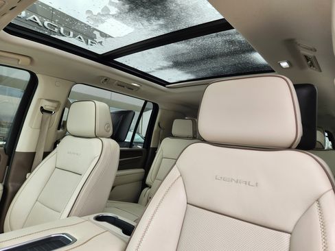 Used 2023 GMC Yukon XL Denali w/ Denali Reserve Package image 12