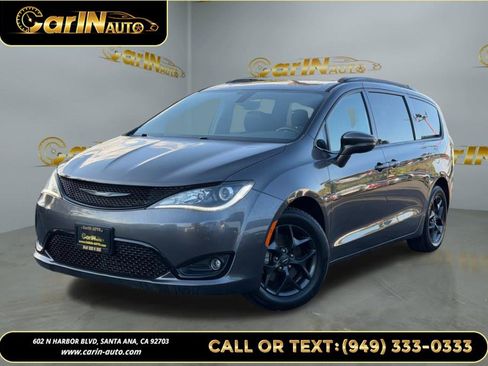 Used 2019 Chrysler Pacifica Limited w/ S Appearance Package image 1