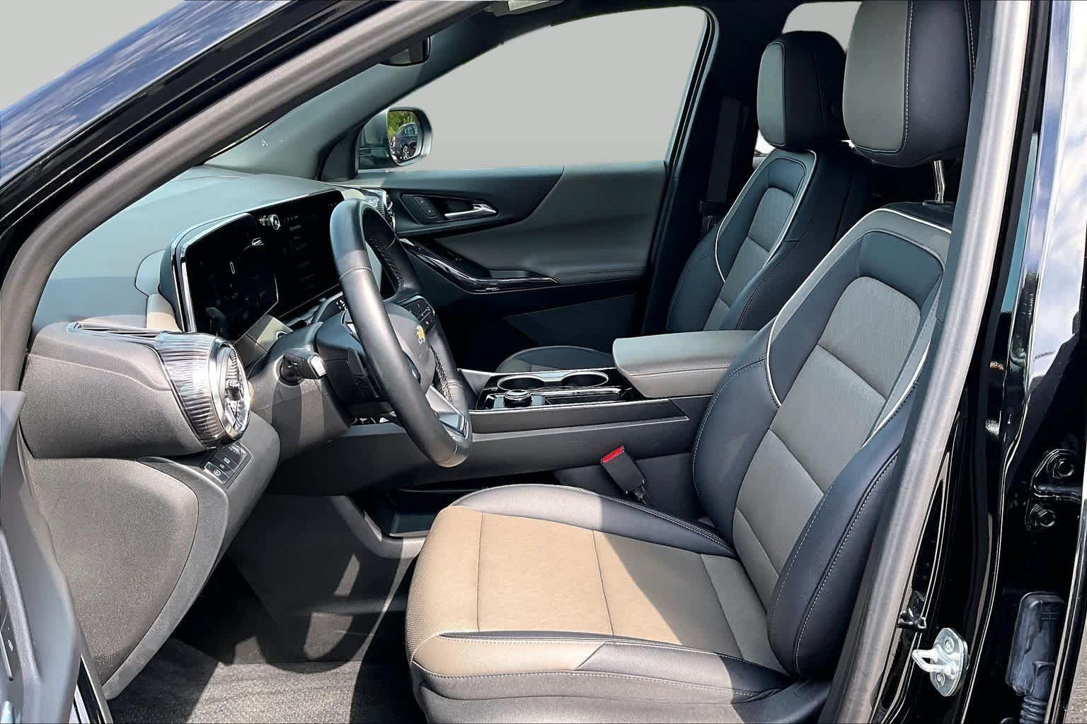 Used 2026 Chevrolet Equinox LT w/ Convenience Package II FWD image 7