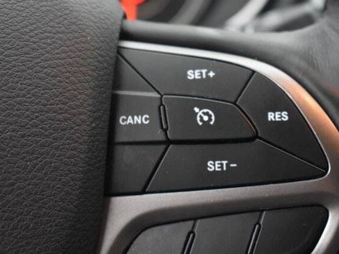 Used 2019 Jeep Cherokee Limited w/ Luxury Group AWD/4WD image 31