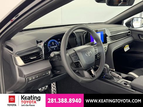 Used 2026 Toyota Camry SE FWD image 2