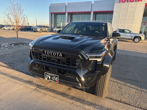 Used 2025 Toyota Tacoma TRD Pro AWD/4WD image 3