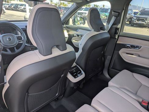 New 2026 Volvo XC90 B5 Core image 12