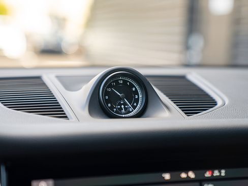 Used 2025 Porsche Macan image 11