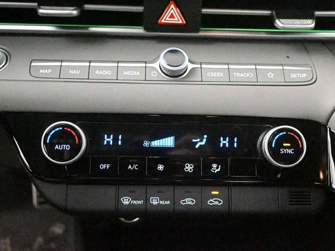 New 2025 Hyundai Elantra SEL FWD image 9