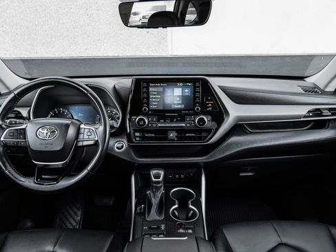 Used 2021 Toyota Highlander XLE image 23