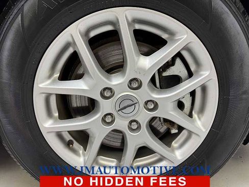 Used 2023 Chrysler Voyager LX image 9