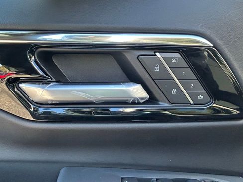 New 2026 Chevrolet Suburban Z71 w/ Z71 Off-Road Package image 31