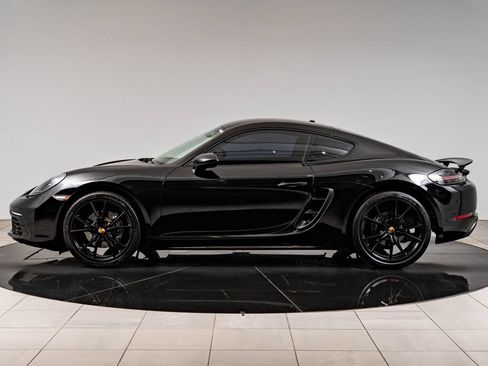 Used 2018 Porsche 718 Cayman RWD image 2