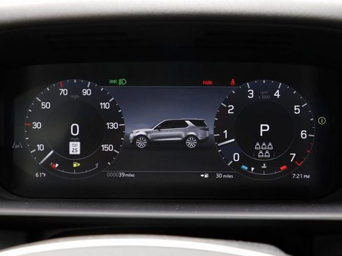 New 2025 Land Rover Discovery S image 8