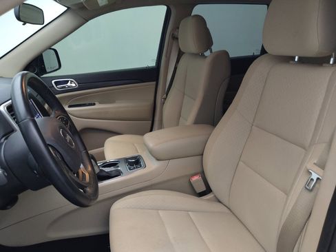 Used 2019 Jeep Grand Cherokee Laredo AWD/4WD image 17