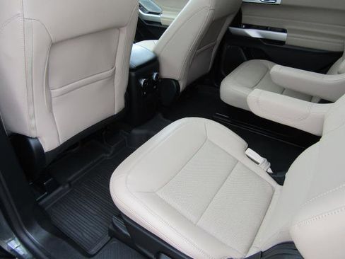 Used 2024 Ford Explorer Limited w/ Limited Technology Package AWD/4WD image 16