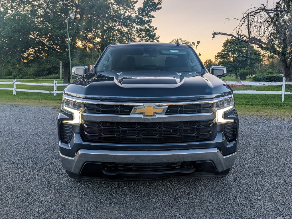 Used 2023 Chevrolet Silverado 1500 LT AWD/4WD image 2
