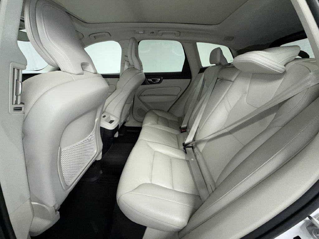 Used 2023 Volvo XC60 B5 Core w/ Climate Package AWD/4WD image 13