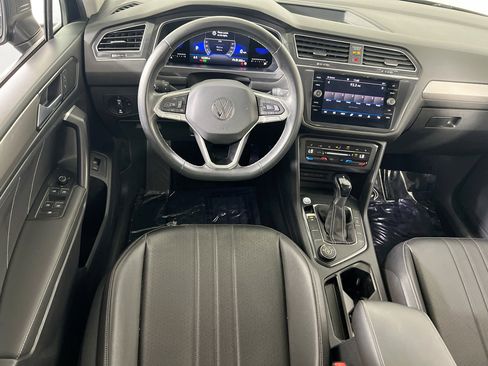 Used 2022 Volkswagen Tiguan SE image 19