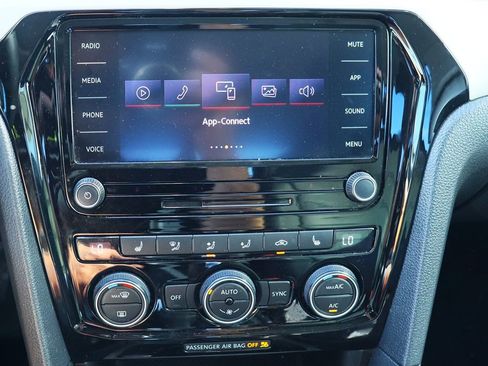 Used 2022 Volkswagen Passat 2.0T SE image 48