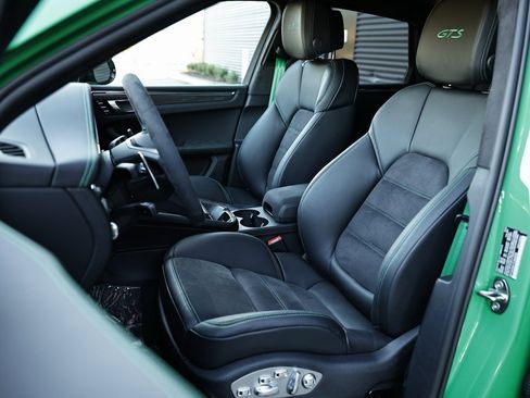 New 2026 Porsche Macan GTS image 5