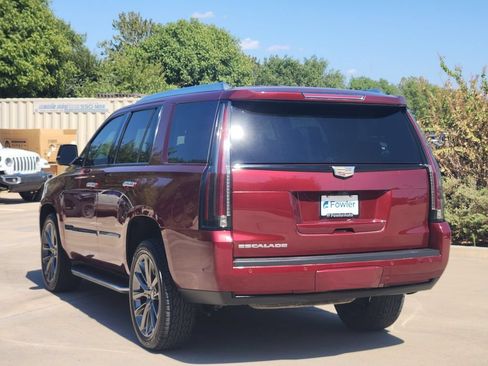 Used 2020 Cadillac Escalade Luxury w/ Escalade Sport Edition AWD/4WD image 7