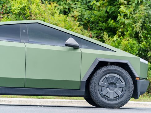 Used 2025 Tesla Cybertruck AWD Crew Cab image 7