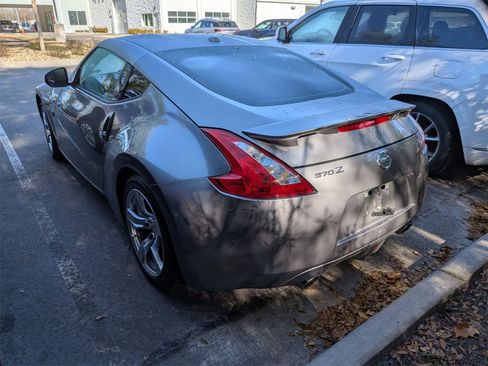 Used 2009 Nissan 370Z Touring w/ Aerodynamics Pkg image 4