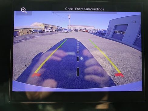 Used 2024 Jeep Grand Cherokee Laredo image 16