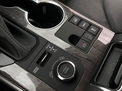 Used 2023 Toyota Highlander Limited image 21