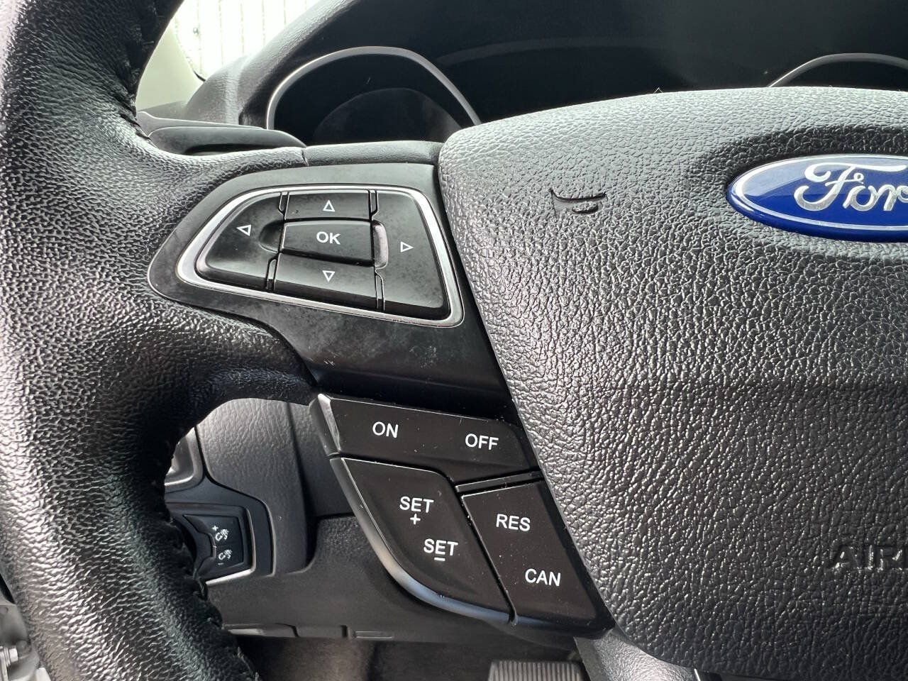 Used 2015 Ford Focus SE w/ SE Sport Package FWD image 16