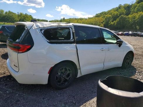 Used 2024 Chrysler Pacifica HYBRID SELECT image 4