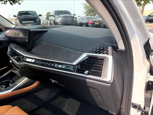 Used 2025 BMW X7 xDrive40i w/ Premium Package AWD/4WD image 27