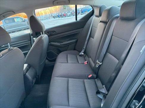 Used 2024 Nissan Altima 2.5 SV image 11