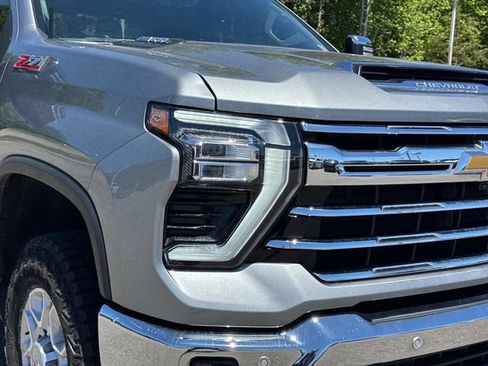 Used 2025 Chevrolet Silverado 2500 LTZ w/ LTZ Plus Package AWD/4WD image 10