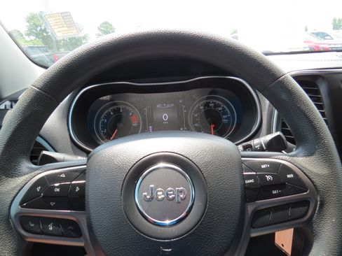 Used 2021 Jeep Cherokee Latitude FWD image 20