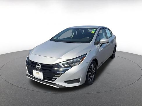 Used 2025 Nissan Versa SV FWD image 5
