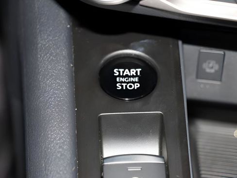 Used 2025 Nissan Kicks SV w/ SV Premium Package FWD image 36